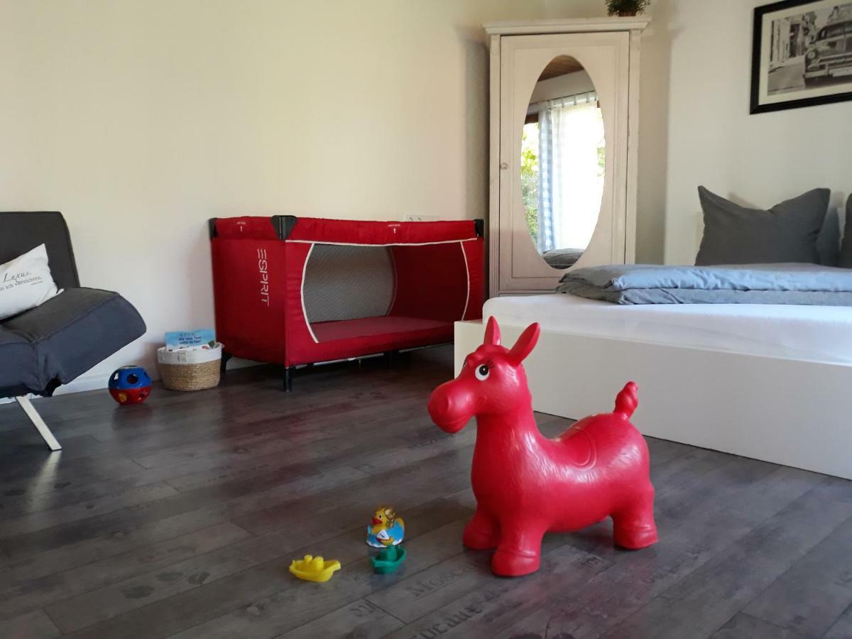 Schoene Einzimmer Wohnung Zwischen Bodensee Und Allgaeu Neukirch  Exteriör bild
